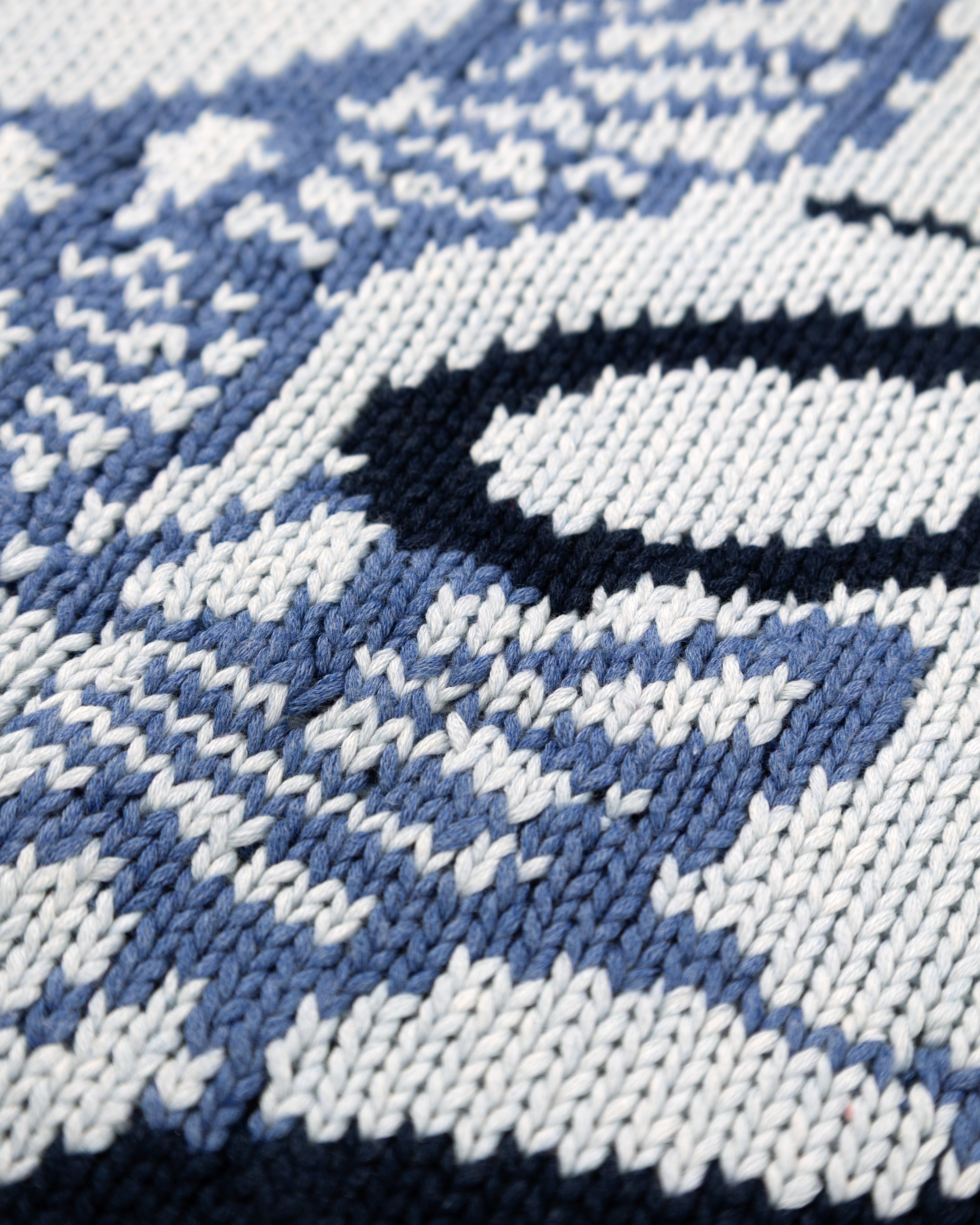 GREY BATTLE KNIT