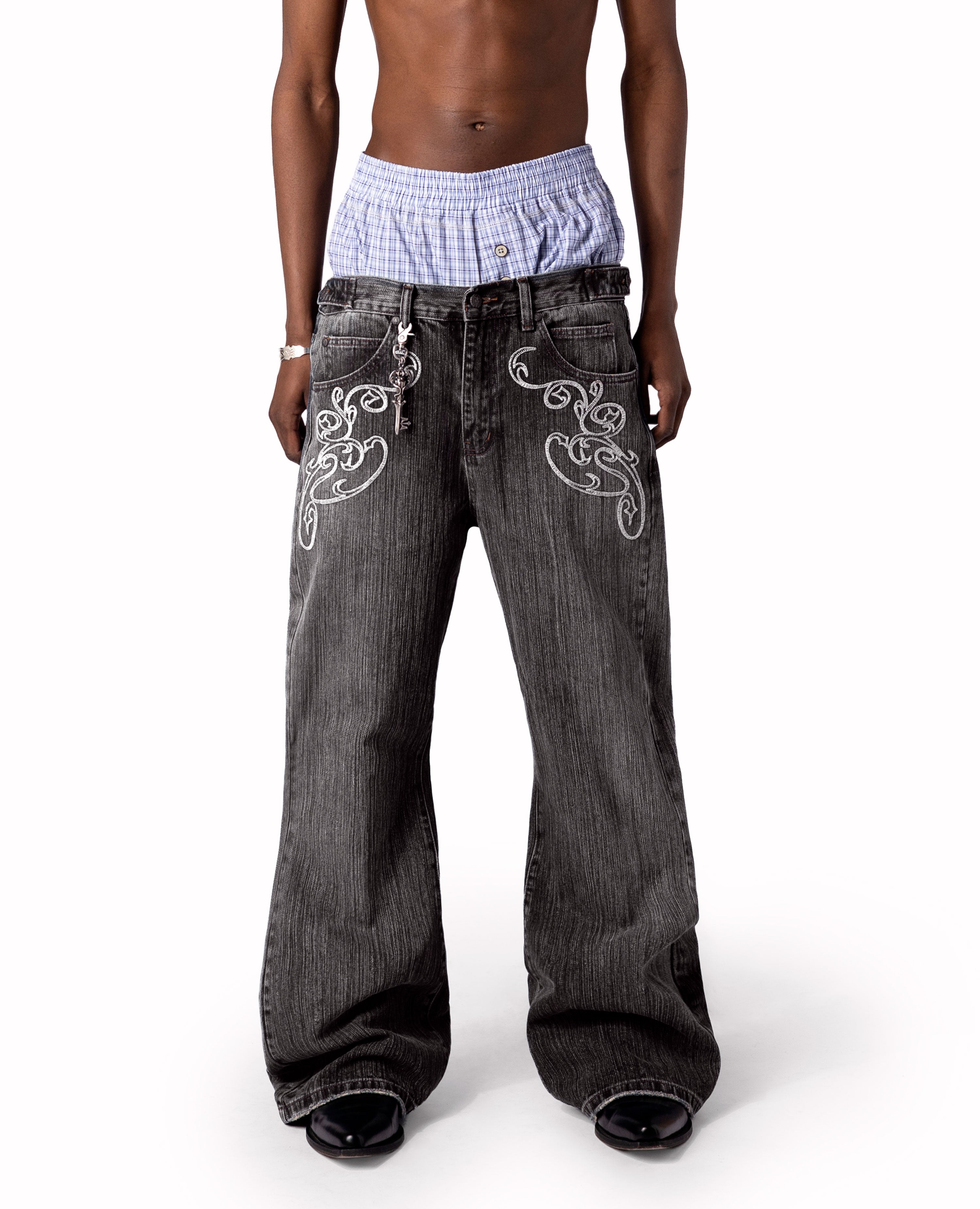 BLACK OPENING BOOTCUT DENIM